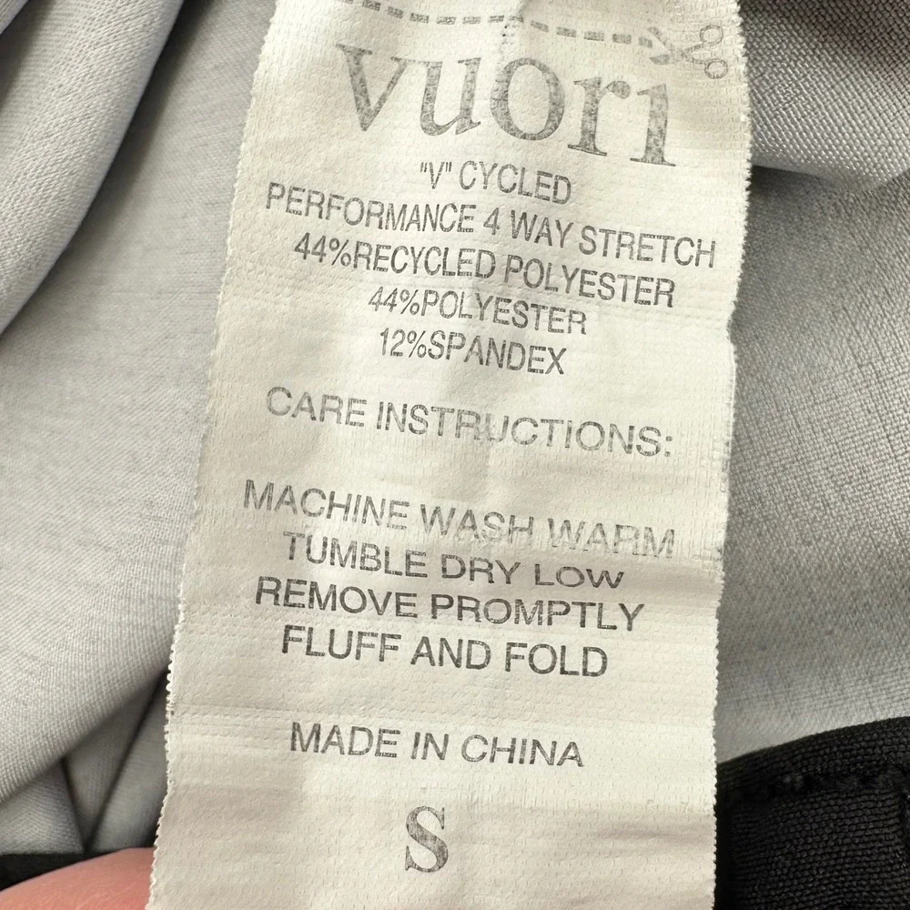 Vuori Banks Men Shorts Charcoal Black Stripe Athletic‎ Size Small
